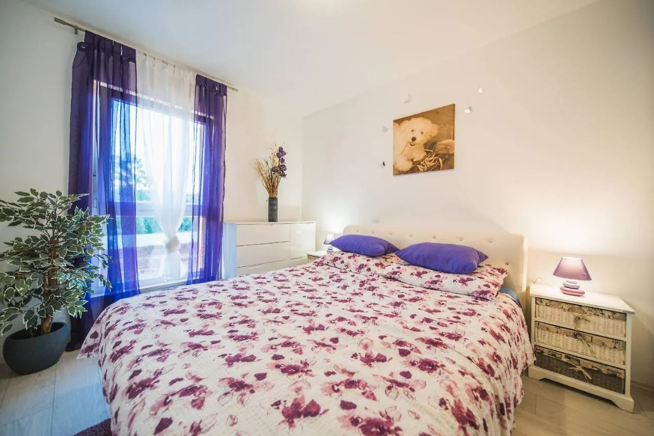 Apartment Mimi Munida 128G Medulin 0*,